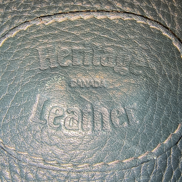 ** SOLD ** Heritage Leather Inc. small green leather purse - Picture 4 of 4